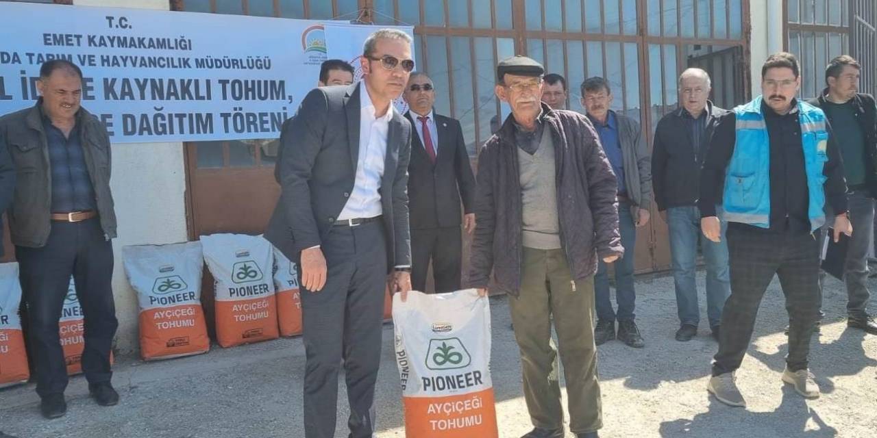 Emet’te Çiftçilere Nohut Ve Yağlık Ayçiçeği Tohumu Dağıtıldı
