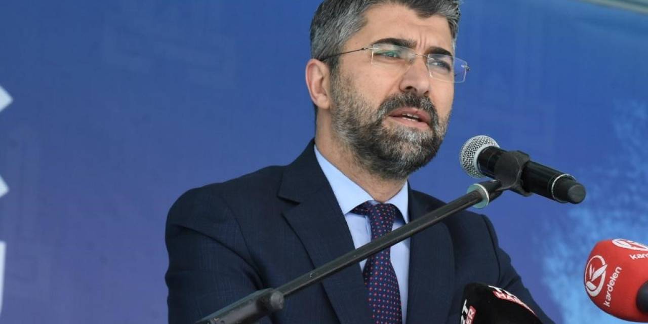 Ak Parti Liderini Bekliyor