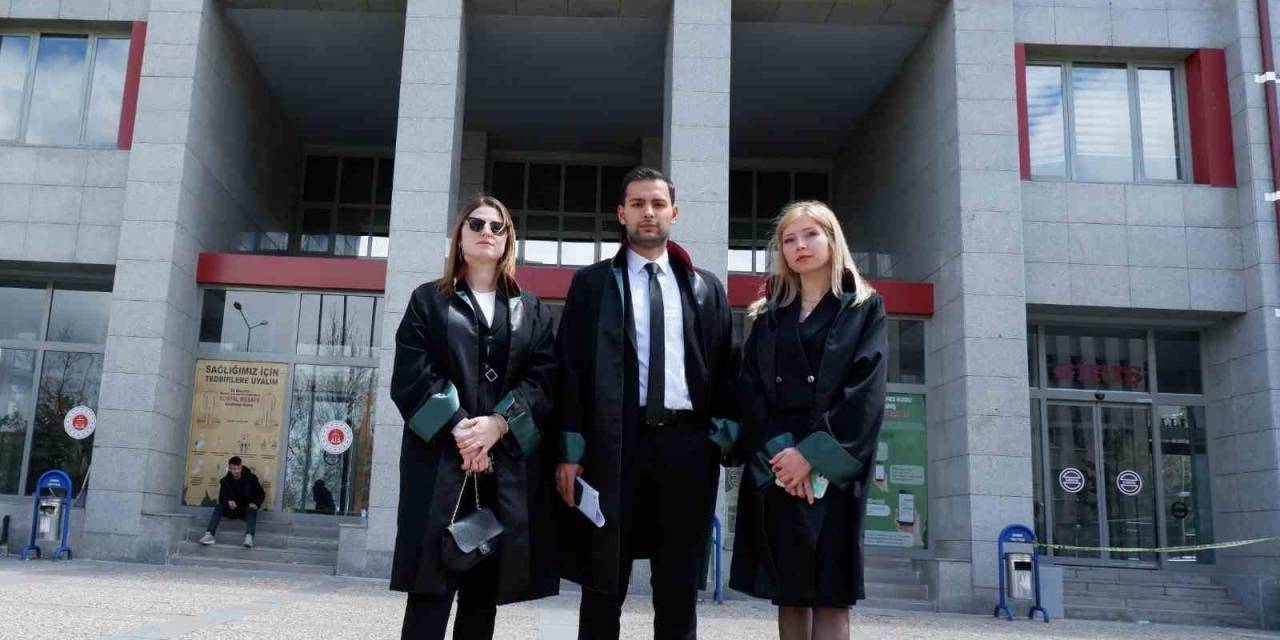 Oğlunun Katillerinin Cezalandırılmasını İstiyor