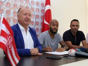 Antalyaspor Cezayirli Milli Kaleci M’bolhı İle Sözleşme İmzaladı
