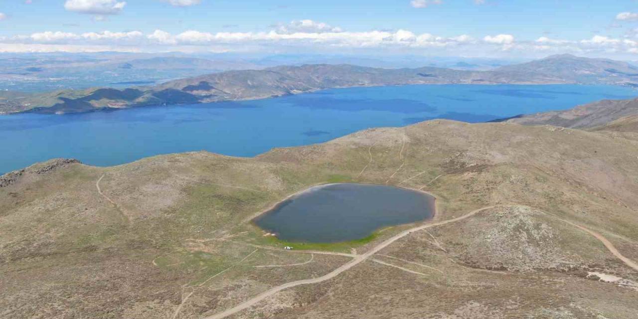 Yağışlar Arttı, Hazababa Dağı’ndaki Göl Tekrar Doldu
