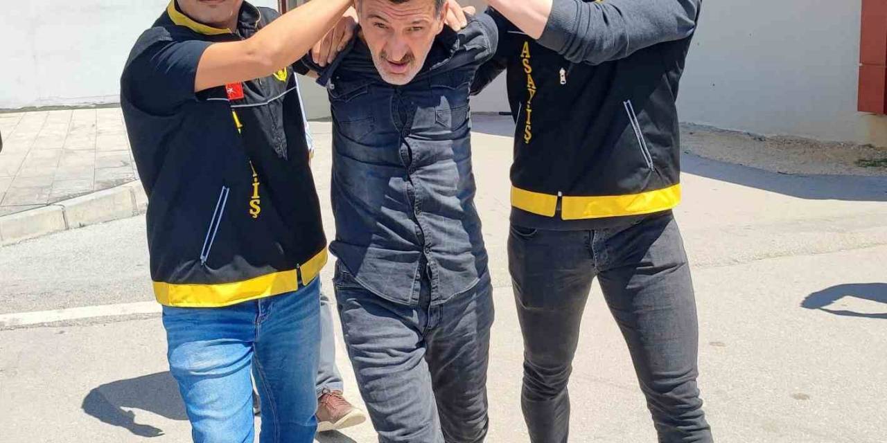 Ölmüş Akrabasının Fotoğrafına Küfreden Şahsı Öldürdü