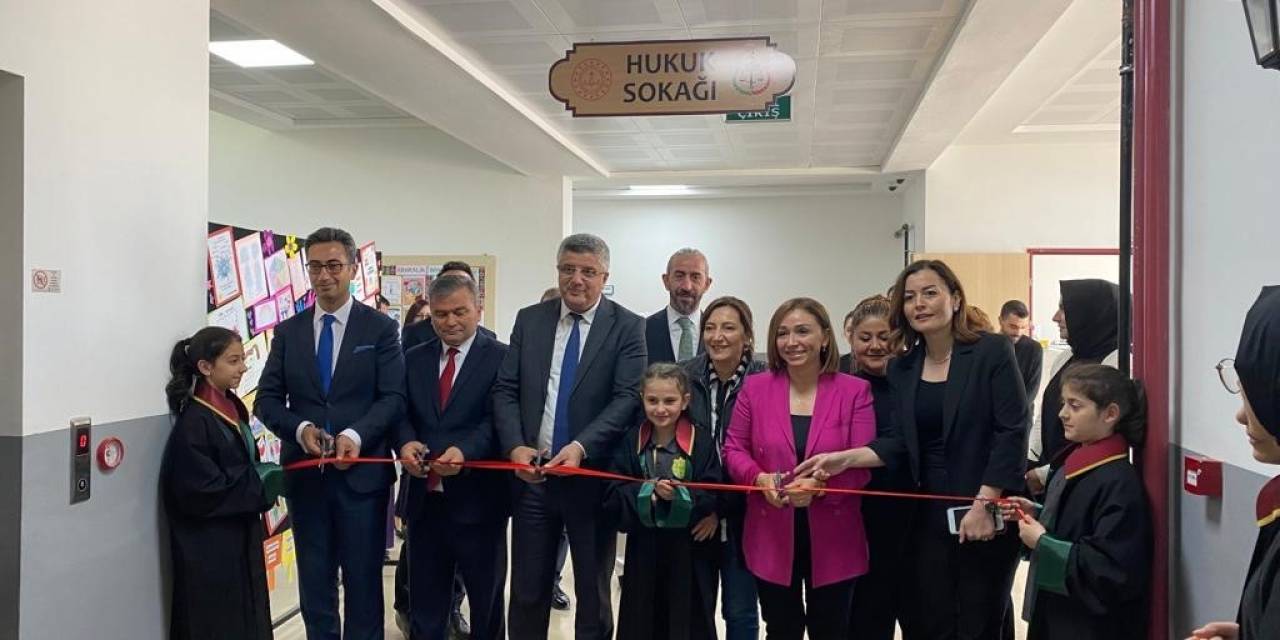 Ortaokulda ‘hukuk Sokağı’ Açıldı