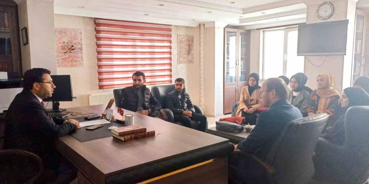 Üniversite Öğrencileri Umre Yolunda