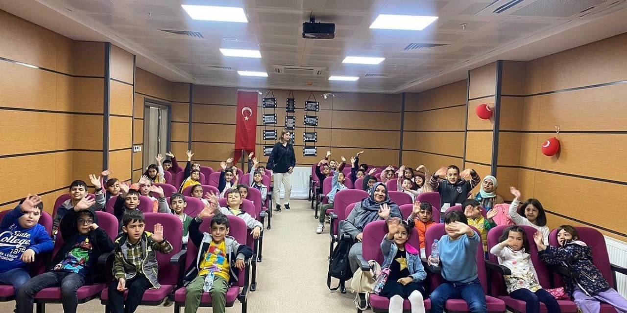 Elazığ’da Öğrenciler Sinema Etkinliğinde Buluştu