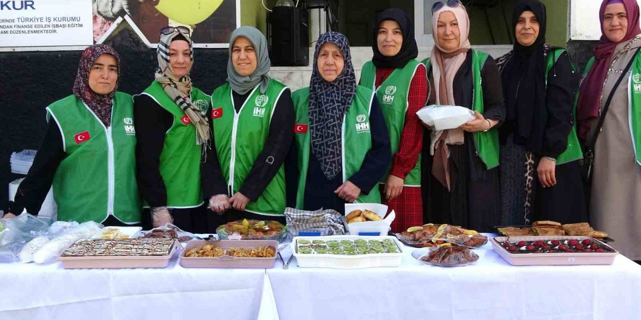 Kütahya İhh Kadın Kolları ’hayır Çarşısı’ Oluşturdu