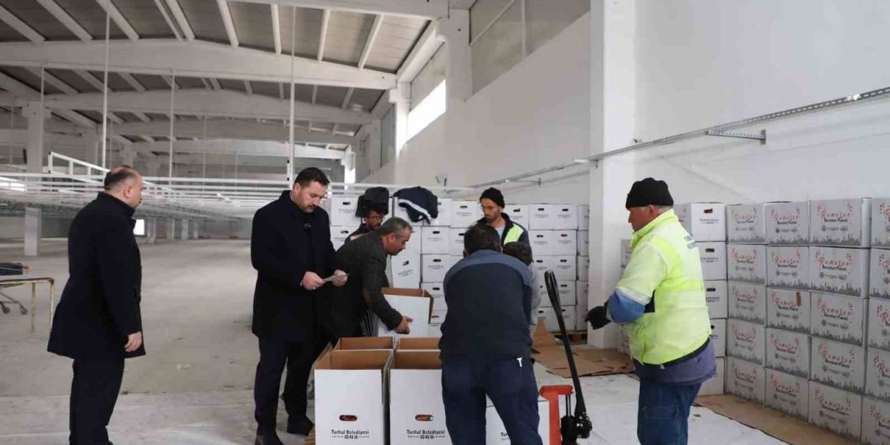 Turhal Beldeyesi İhtiyaç Sahiplerini Yalnız Bırakmıyor