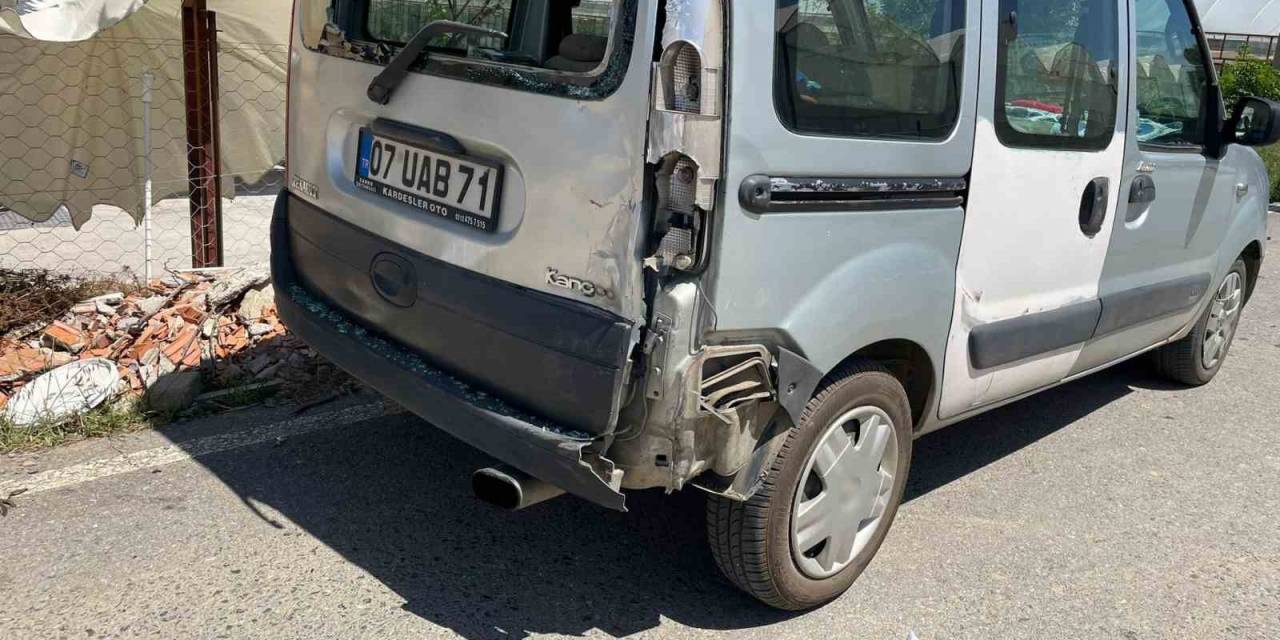 Gazipaşa’da Hafif Ticari Araçla Motosiklet Çarpıştı: 1 Yaralı