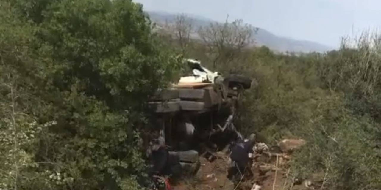 Kamyon Şarampole Uçtu, Sürücüsü Yaralandı