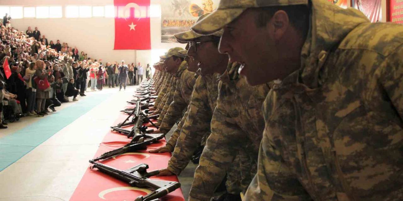 Kütahya’da Acemi Eğitimini Tamamlayan 900 Mehmetçik Yemin Etti