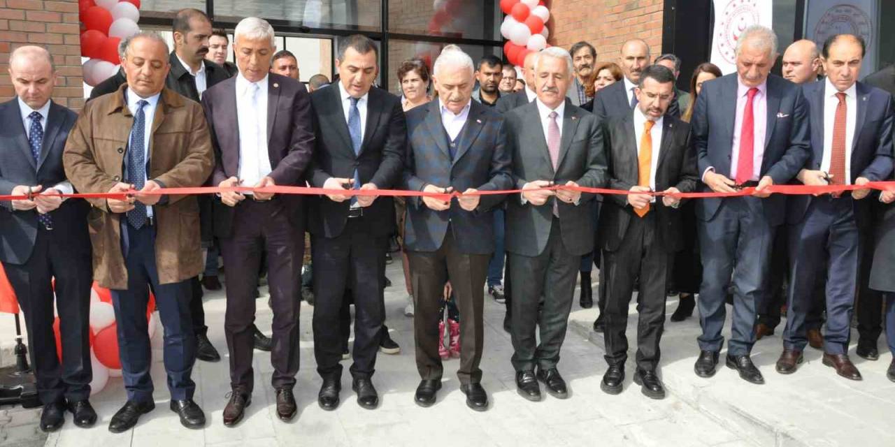 Binali Yıldırım, Gündüzlü Engelli Bakım Merkezinin Açılışını Yaptı