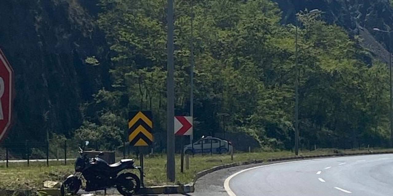Direksiyon Hakimiyetini Kaybeden Motosiklet Sürücü Yaralandı