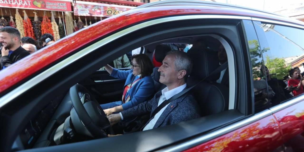 Başkan Tahmazoğlu Togg’u Test Etti