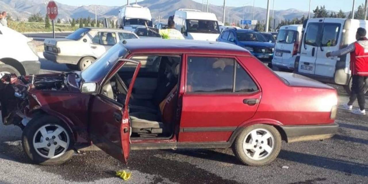 Malatya’da 3 Araçlı Zincirleme Kaza: 5 Yaralı