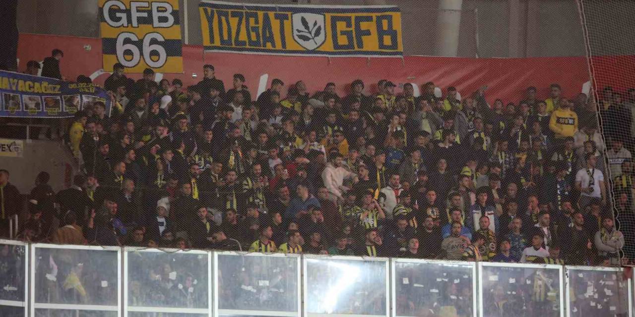 Fenerbahçeli Taraftarlar Deplasman Tribününü Doldurdu