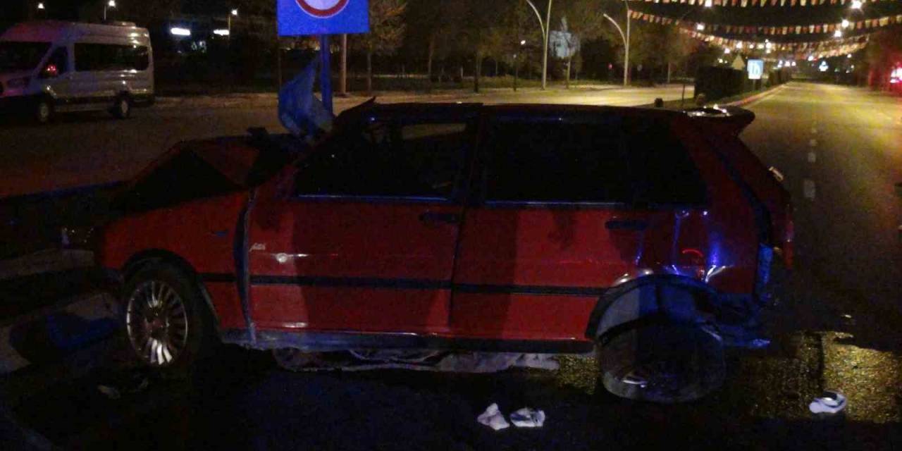 Hafif Ticari Araç İle Otomobil Çarpıştı: 2’si Ağır 3 Yaralı
