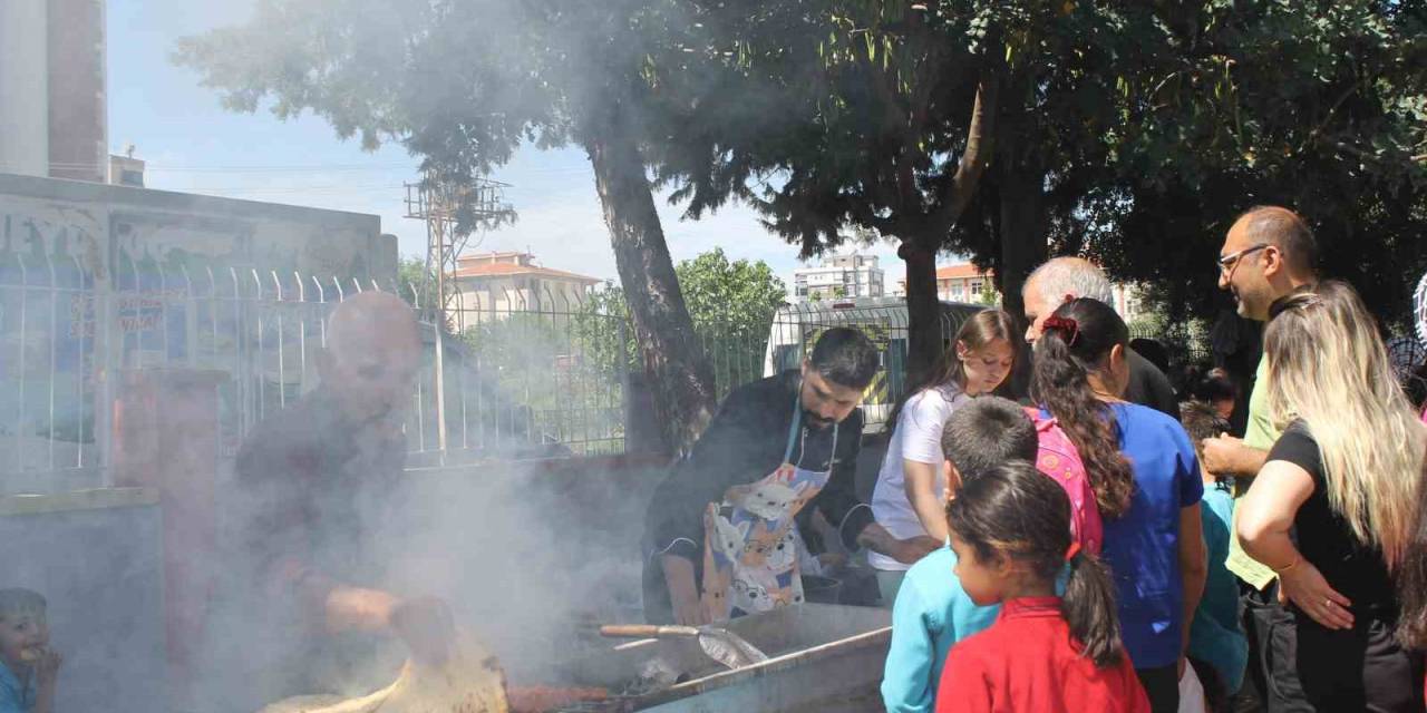 Okul Bahçesinden Kebap Dumanları Yükseldi