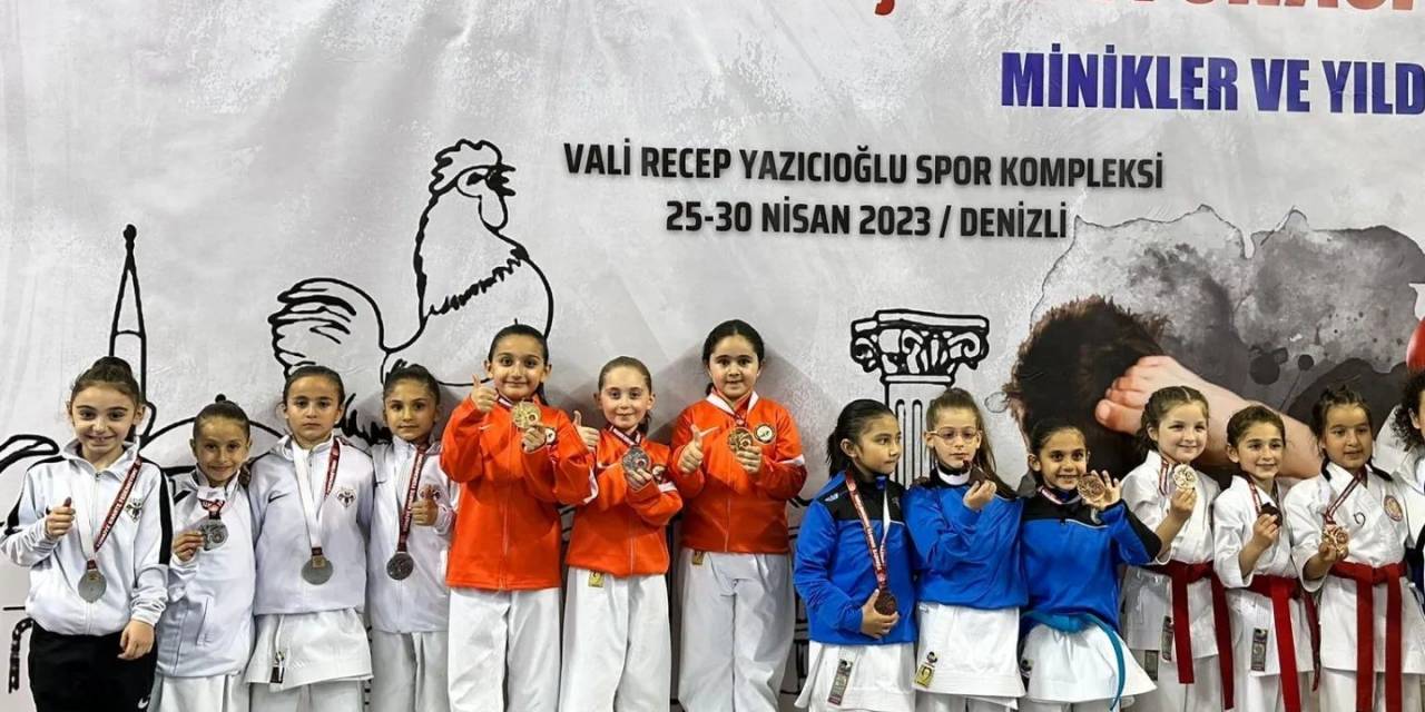 Kütahyalı Çocuklardan Türkiye Karate Şampiyonasında 6 Birincilik, 2 İkincilik, 7 Üçüncülük