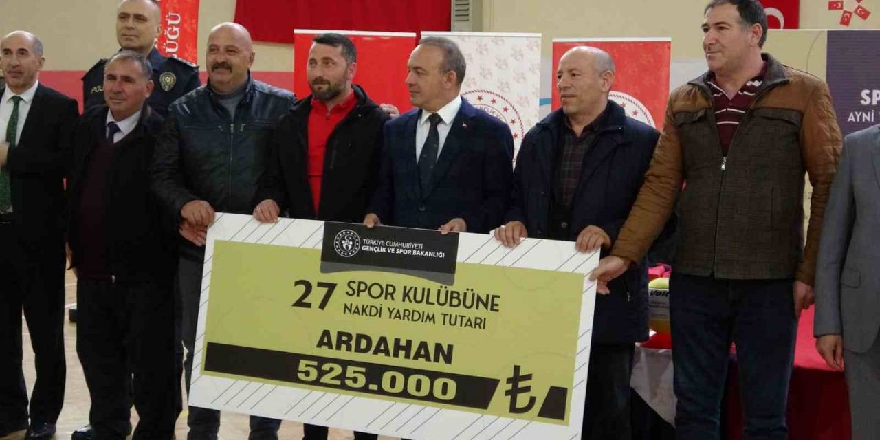Ardahan’daki Amatör Spor Kulüplerine Ayni Ve Nakdi Yardım Yapıldı