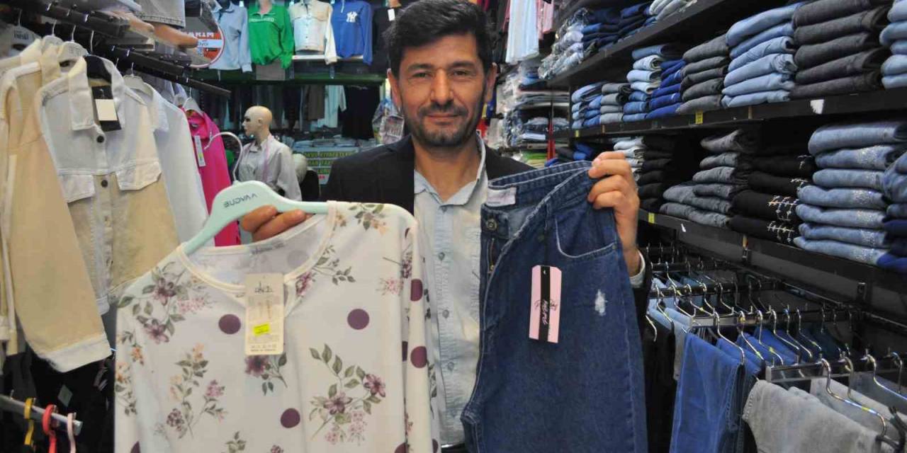 Yılların Yunus Emre Halk Çarşısı Esnafı Dimdik Ayakta