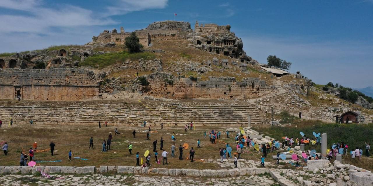 Yüzlerce Uçurtma Tlos Antik Kenti’nde Uçtu