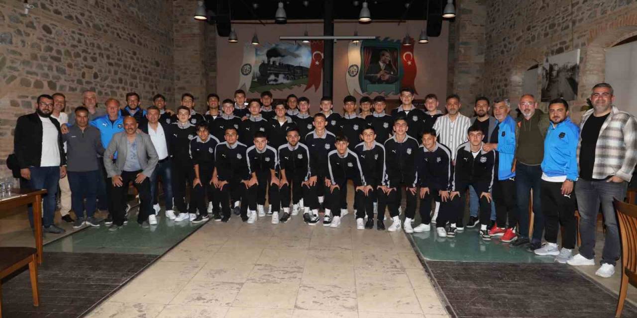 Nazilli Belediyespor U17 Futbol Takımı Akşam Yemeğinde Buluştu