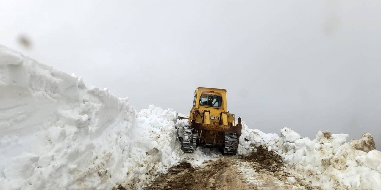 Gümüşhane’de Mayıs Ayı İle Birlikte Karla Mücadele Çalışmaları Başladı