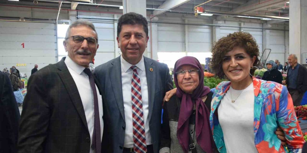 İlçe Pazarında Esnafla Bir Araya Geldi