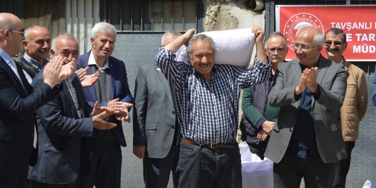 Tavşanlı Çiftçisine “leblebilik” Nohut Tohumu Desteği