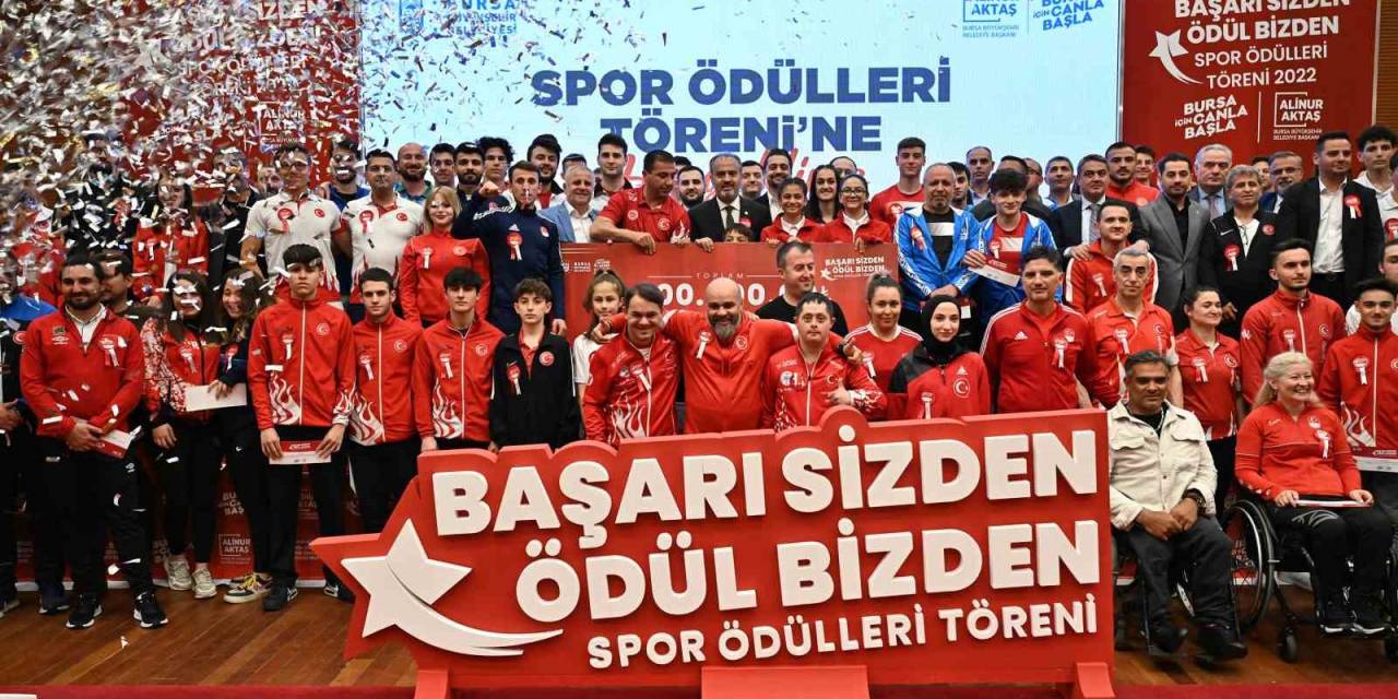 Bursa’da Sporun Yıldızlarına Ödül Yağdı