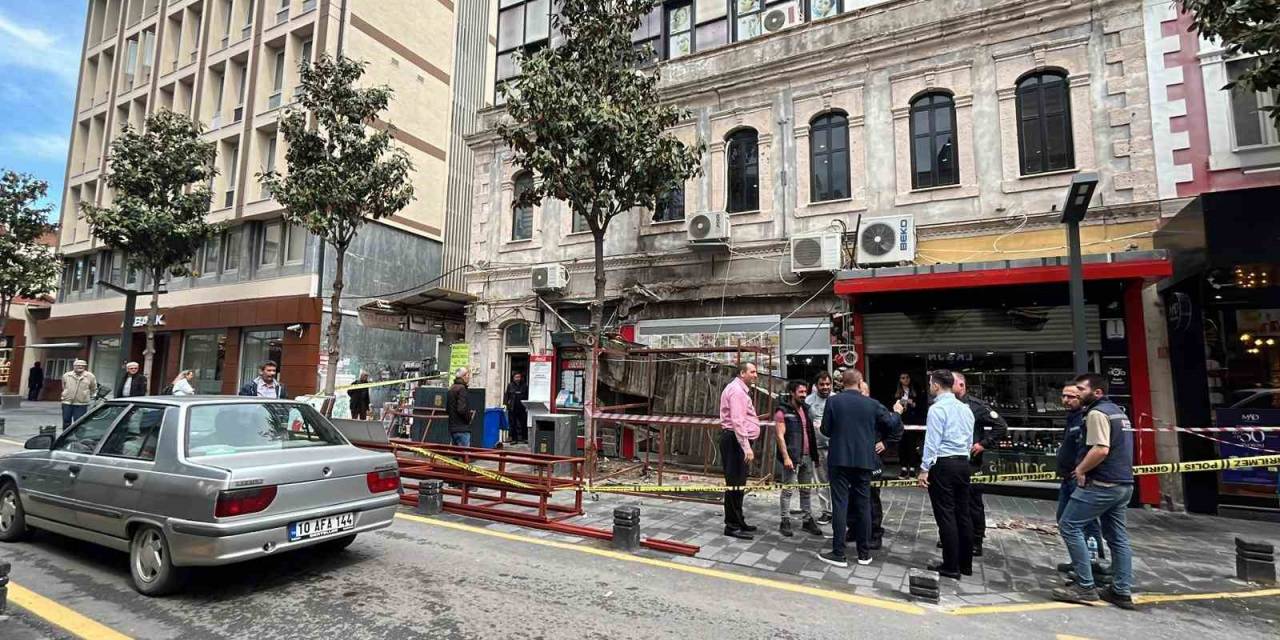 İşçilerin Çalıştığı Binada Tente Çöktü