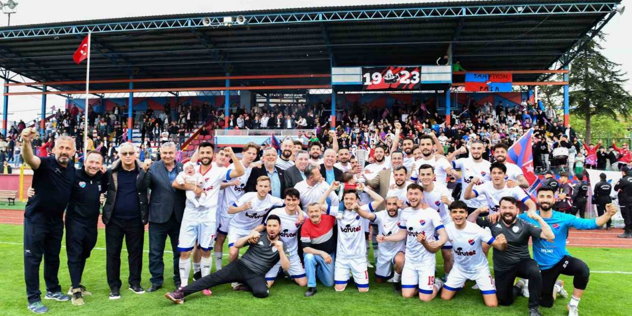 Mustafakemalpaşaspor Belediye Şampiyon Oldu