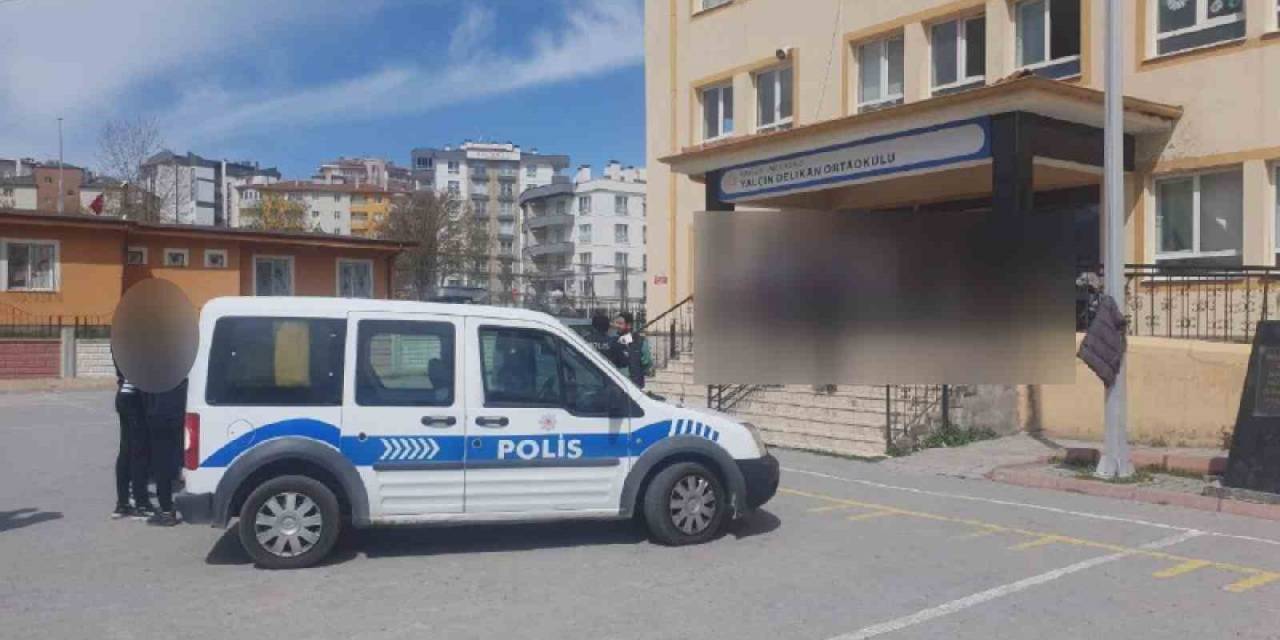 Ortaokul Öğrencisi Para İstediği Kız Öğrenciyi Bıçakladı