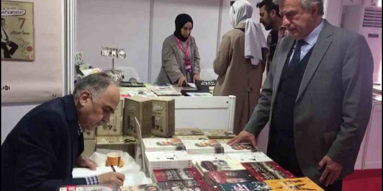 8. Üsküdar Kitap Fuarı’nda Tarihçi-yazar Dr. İbrahim Pazan Okuyucuları İle Buluştu