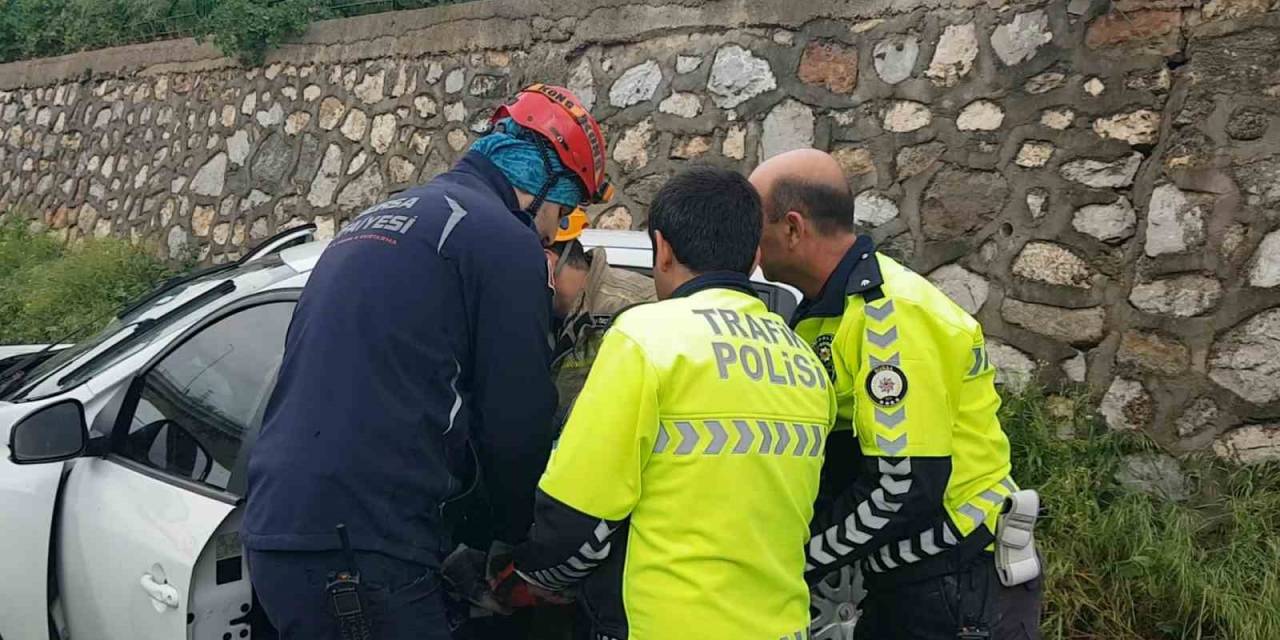 Bayan Öğretmen, Aracıyla Dereye Uçtu, Emniyet Kemeri Kurtardı