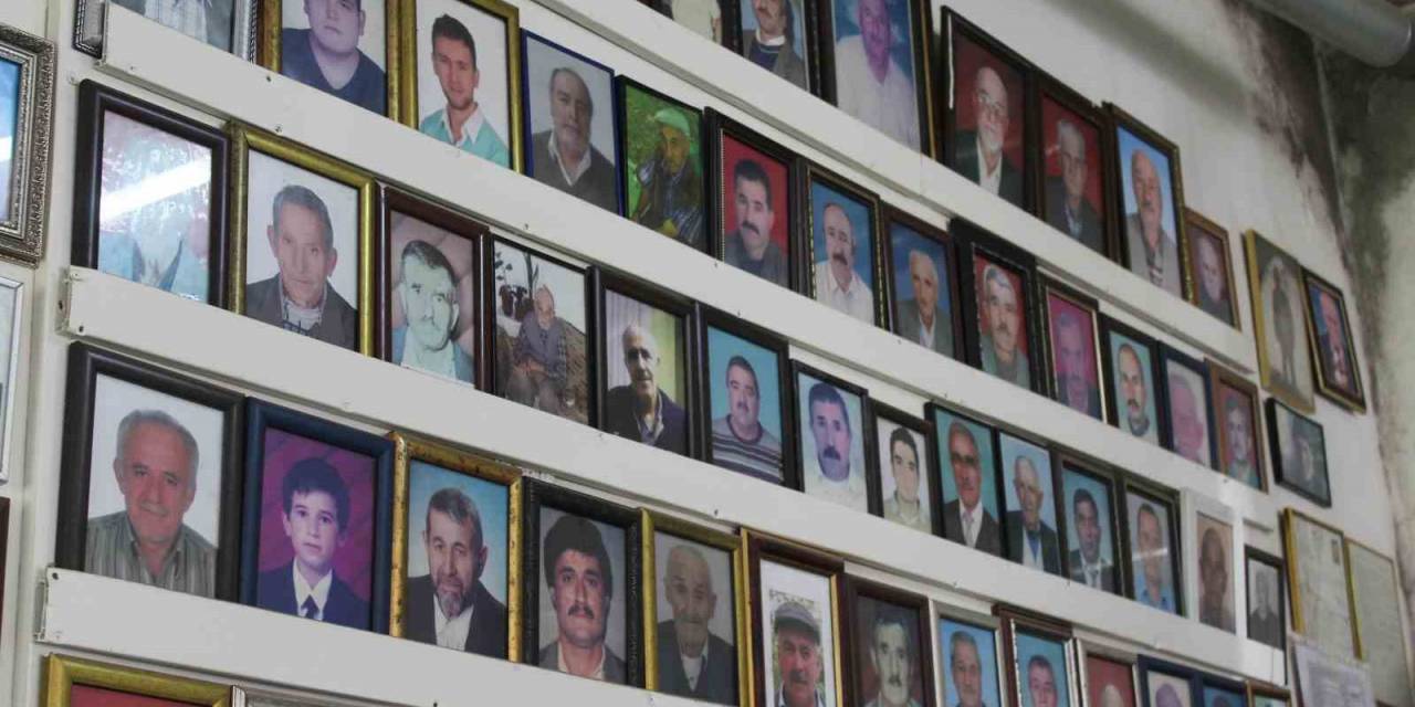 Kahvehanenin Vefat Eden Müşterilerinin Anısı Duvarda Yaşatılıyor