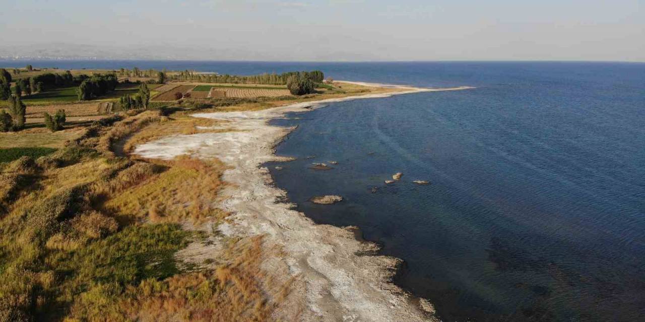 Van Gölü’ndeki Çekilmeler Ciddi Boyuta Ulaştı