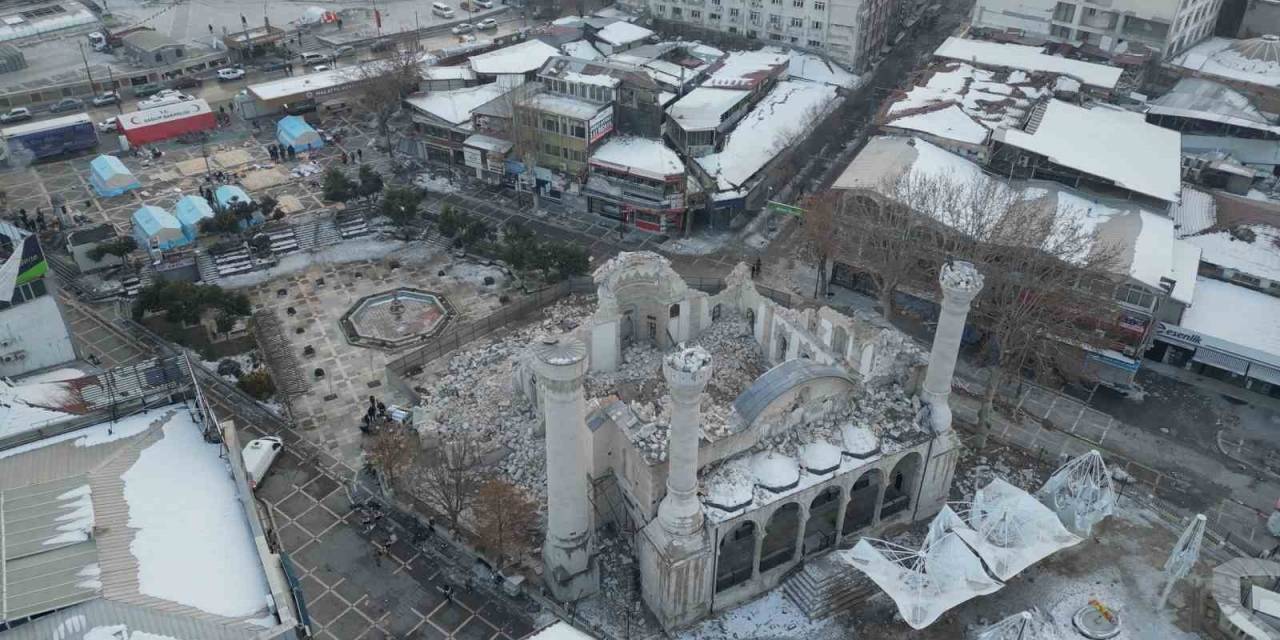 Depremin Yıktığı Yeni Cami Yeniden Aslına Uygun İnşa Edilecek