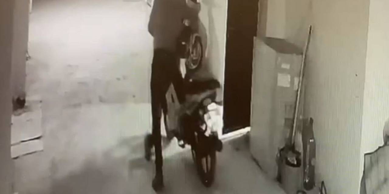 Güvenlik Kamerasına Yakalanan Hırsız Rahat Tavırlarıyla Dikkat Çekti