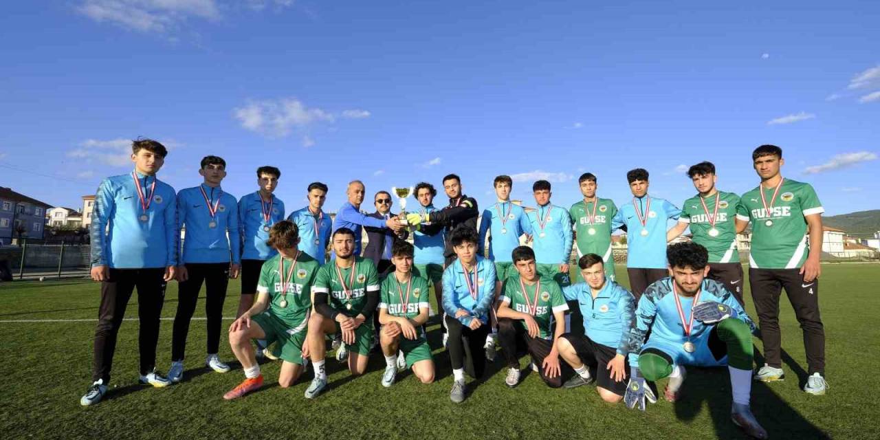 Akdağmadeni Belediye Başkanı Yalçın, Şampiyon Takımı Tebrik Etti