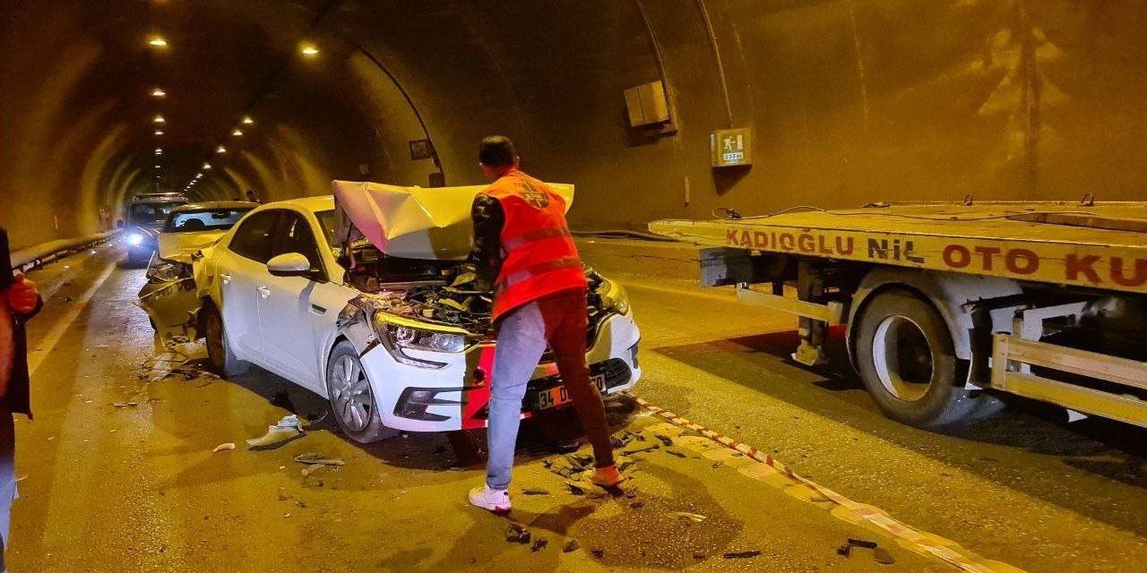 Tünel İçerisinde Zincirleme Trafik Kazası: 1 Yaralı