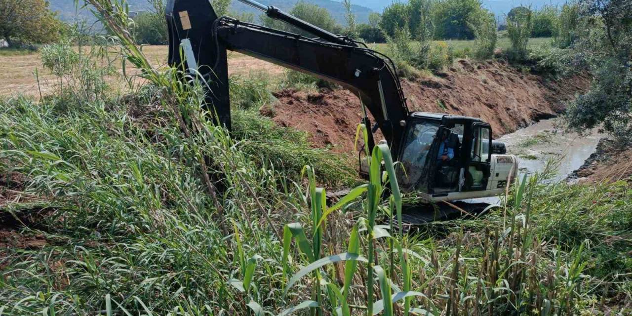 Balavca Deresinde Korkuluk Ve Temizlik Çalışması Yapıldı