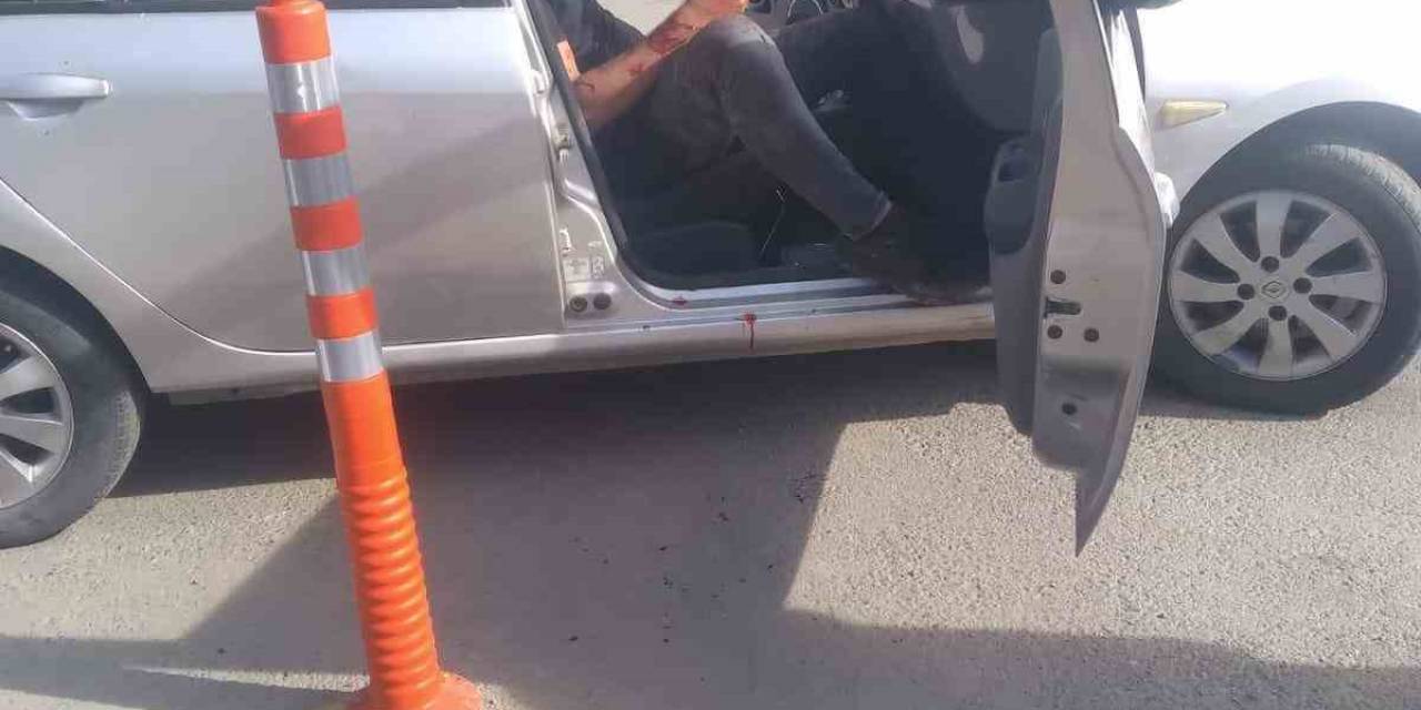 Eyüpsultan’da Yol Verme Kavgası Kamerada: Taksiciyle Arkadaşları, Sürücü Adayı Ve Hocasını Tekme Tokat Dövdü
