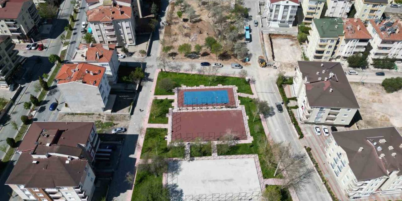 Güzelyurt Mahallesinde Parklar Yenileniyor