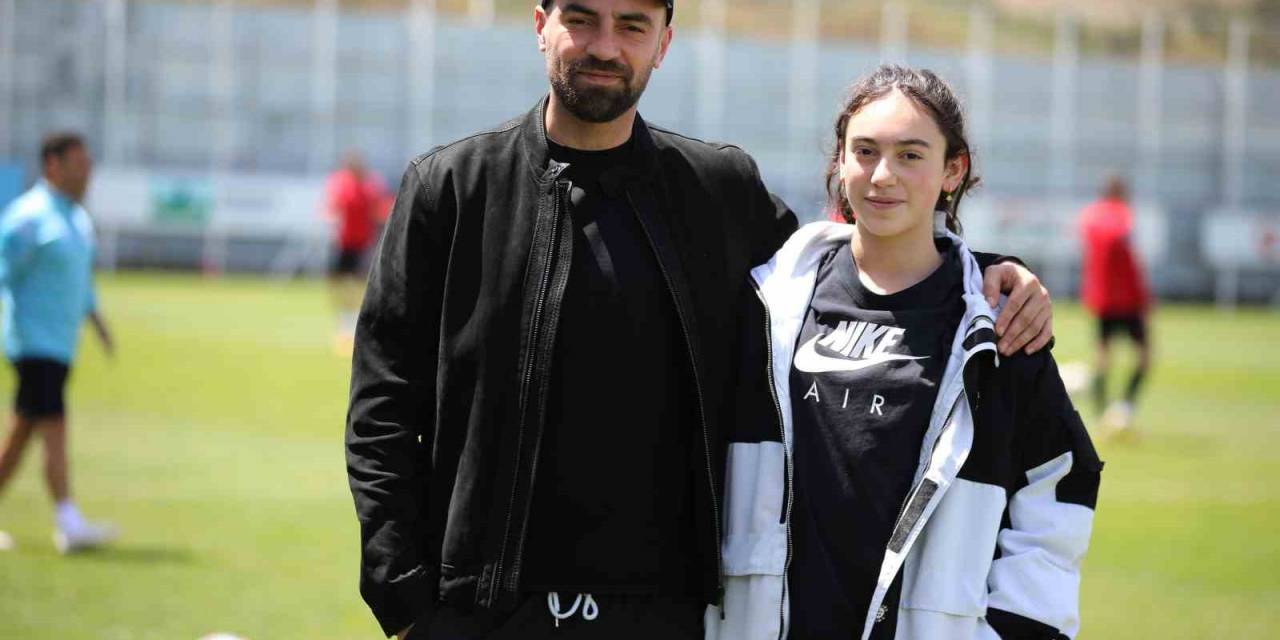 Sivassporlu Eski Futbolcu Kadir Bekmezci’den Kulübe Vefa Ziyareti