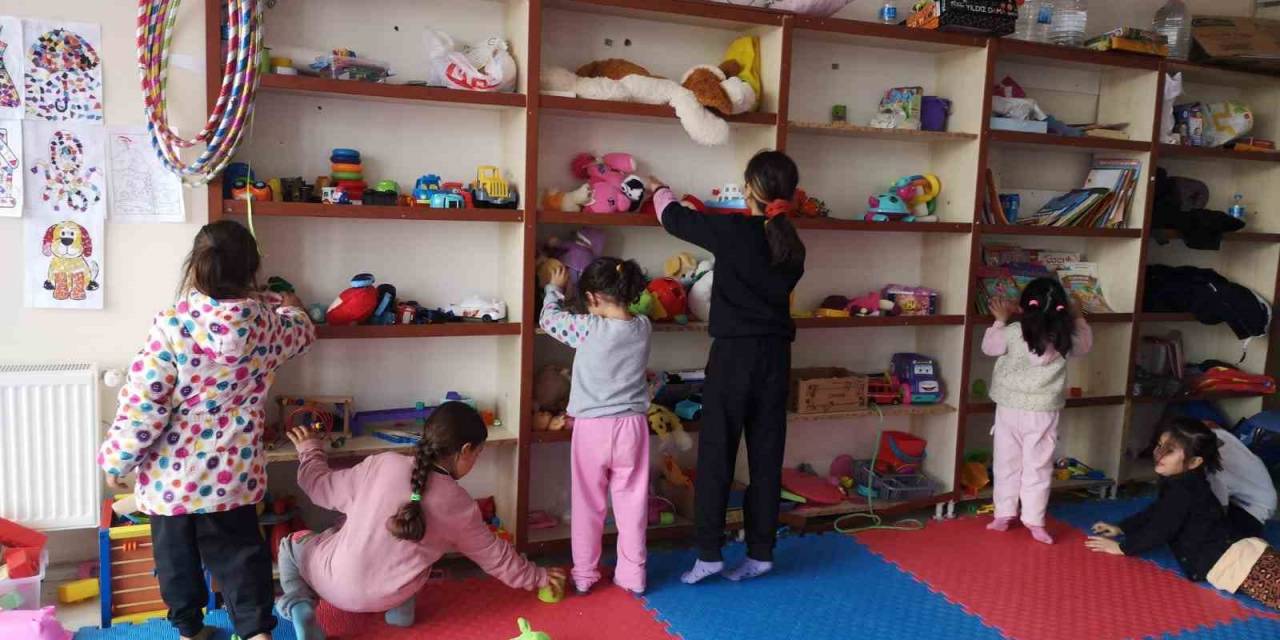 Gaziosmanpaşa Üniversitesi’nden Depremzede Çocuklara Eğitim Desteği