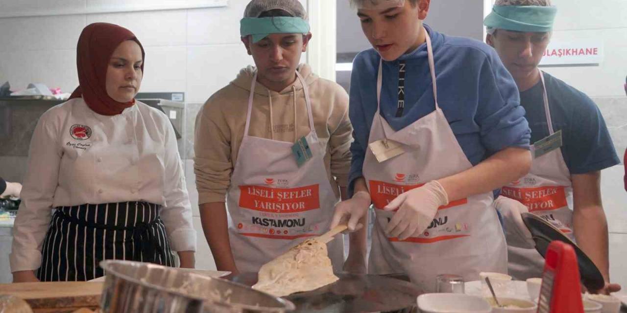 Liseli Öğrenciler Mutfakta Hünerlerini Sergilemek İçin Yarışıyor