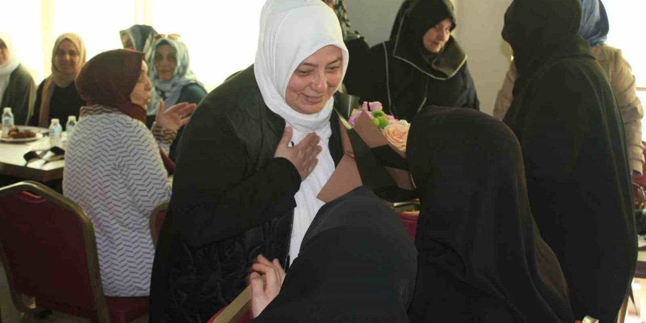 Ak Parti İstanbul Milletvekili Adayı Süslü’yü Duygulandıran Hediye