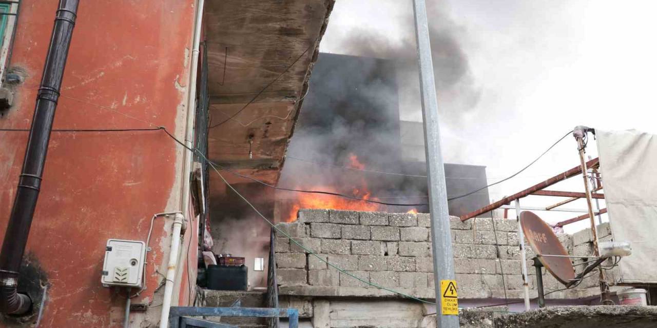 Kömürlük Yandı, Patlamalar Korkuttu