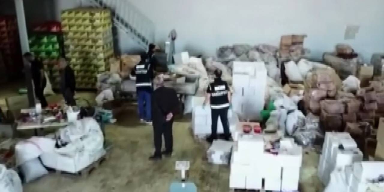 Gaziantep’te 74 Ton Bozulmuş Kaçak Gıda Ele Geçirildi